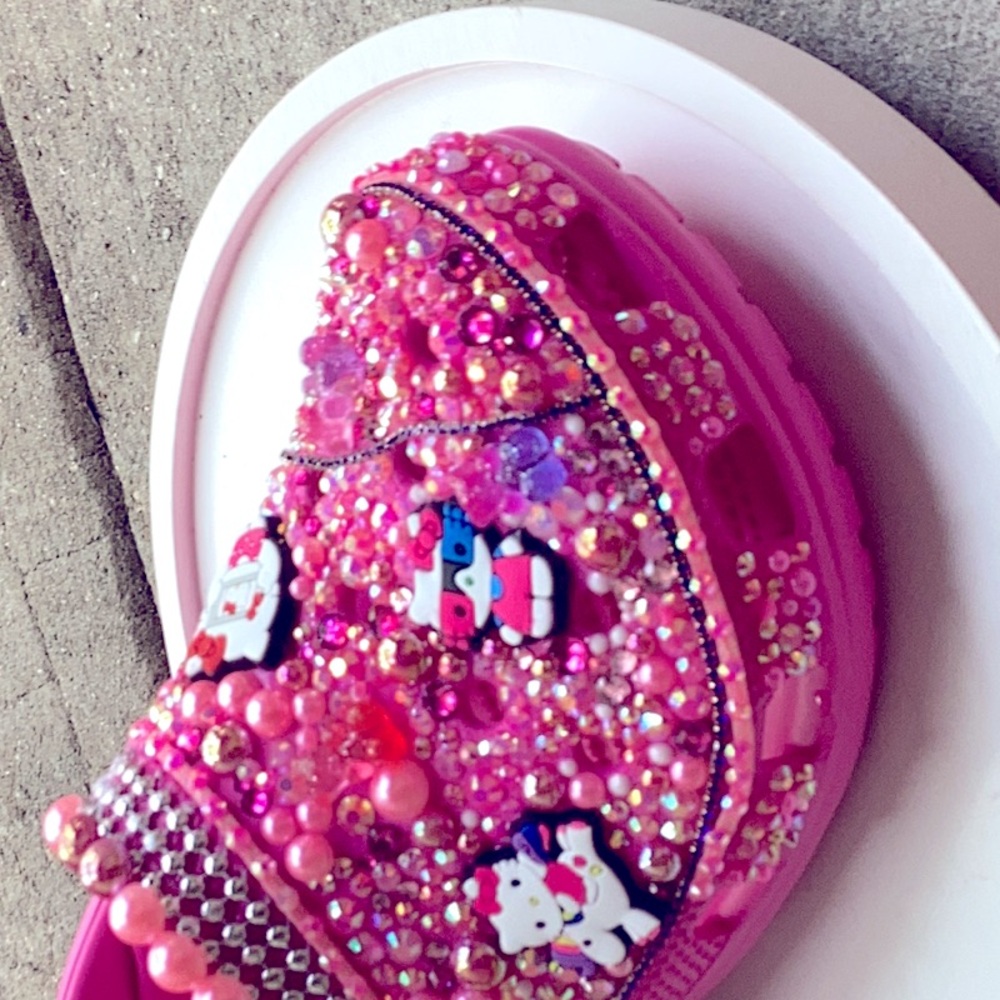 …Blingout HELLO KITTY & Gummy Bear Crocs